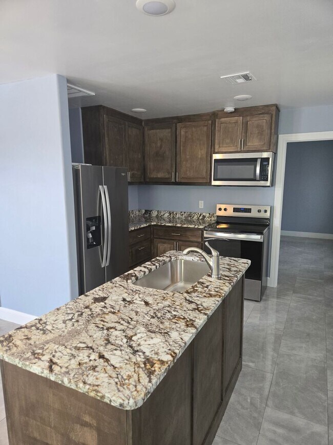 Building Photo - Charming 1 Bedroom Apartment