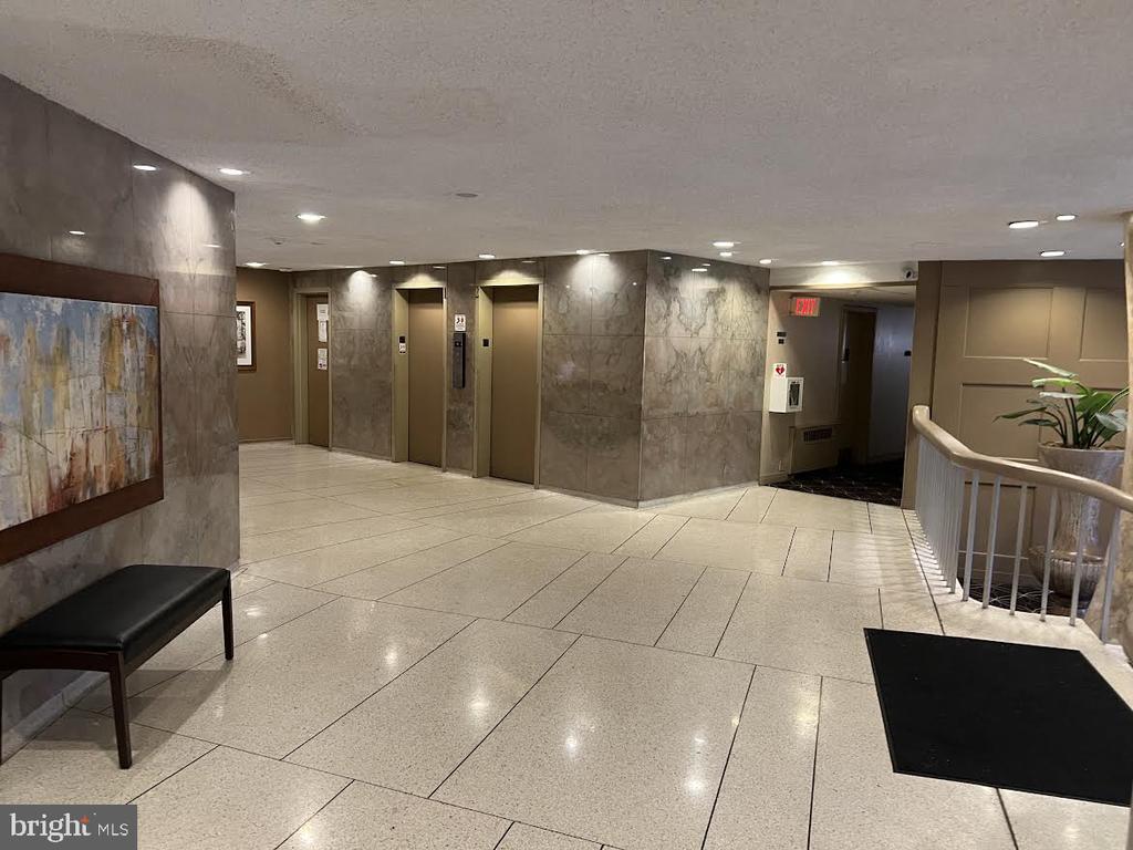 Foto principal - 100 West Ave