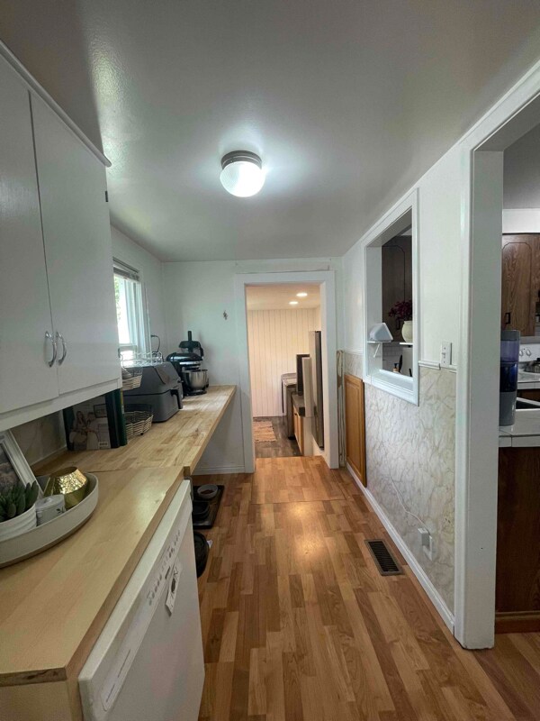 Foto del edificio - 25 Maple Ln S