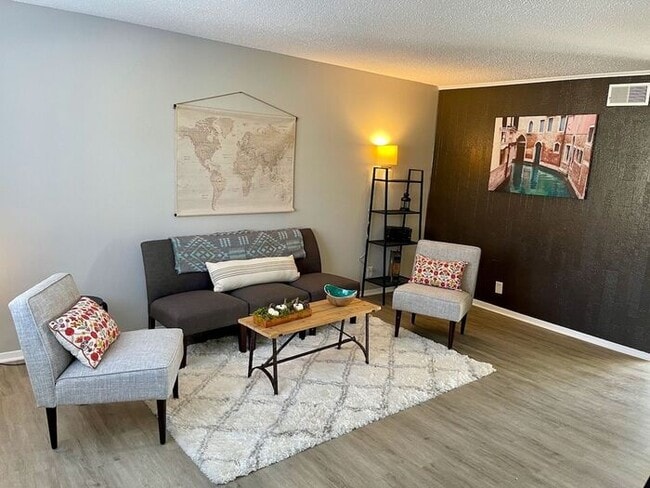 Cute and Convenient South Nashville Townhouse near BNA and Woodbine - Renovated - Cute and Convenient South Nashville Townhouse near BNA and Woodbine - Renovated