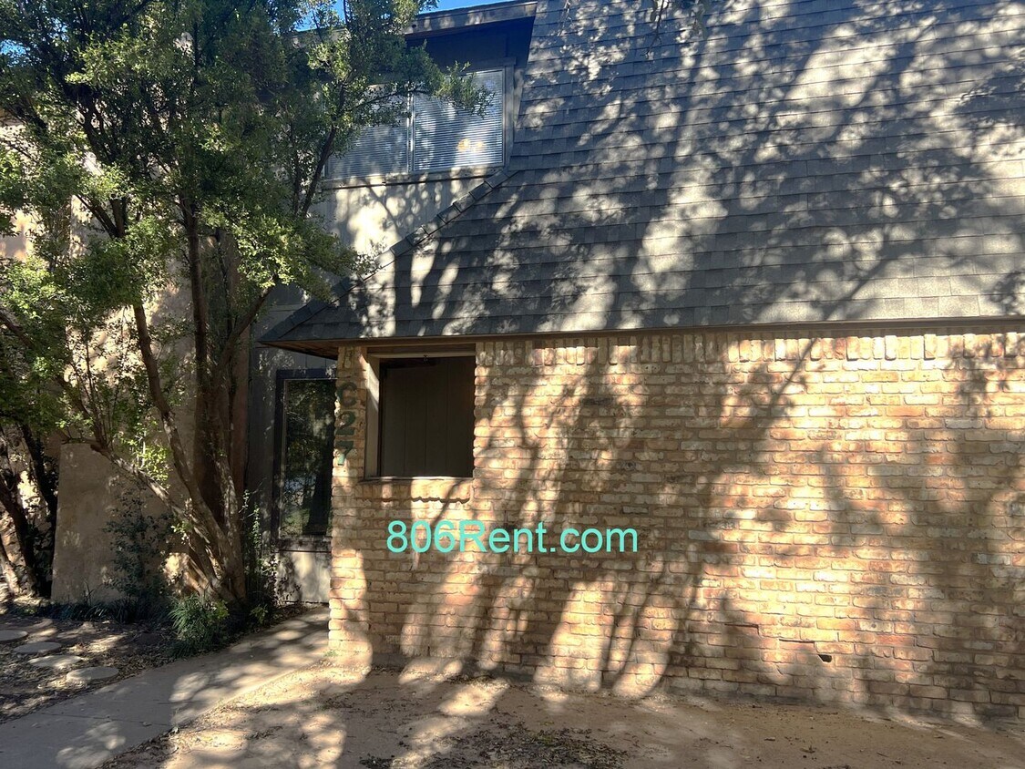 Primary Photo - **BEAUTIFUL RAINTREE TOWNHOUSE**