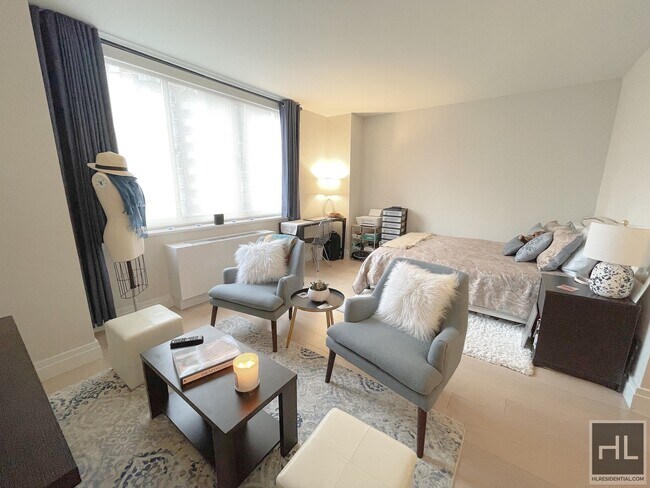 Building Photo - E 95th St