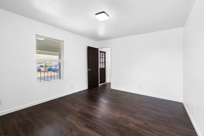 Building Photo - Modern Elegance Meets Classic Charm: Stunn...