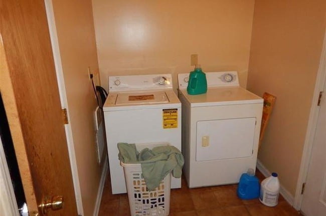Building Photo - Apartment in Anderson