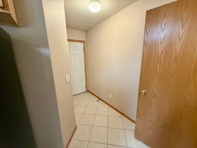 Building Photo - 721 Broderick Dr NE