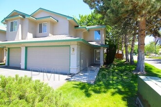 Building Photo - 5801 N Cobbler Ln