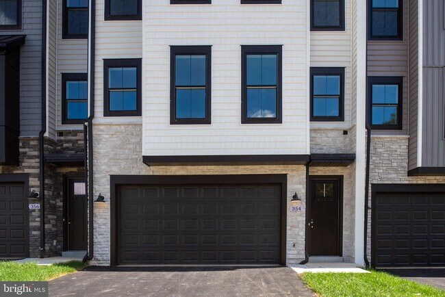 Foto del edificio - 354 Evermore Ln