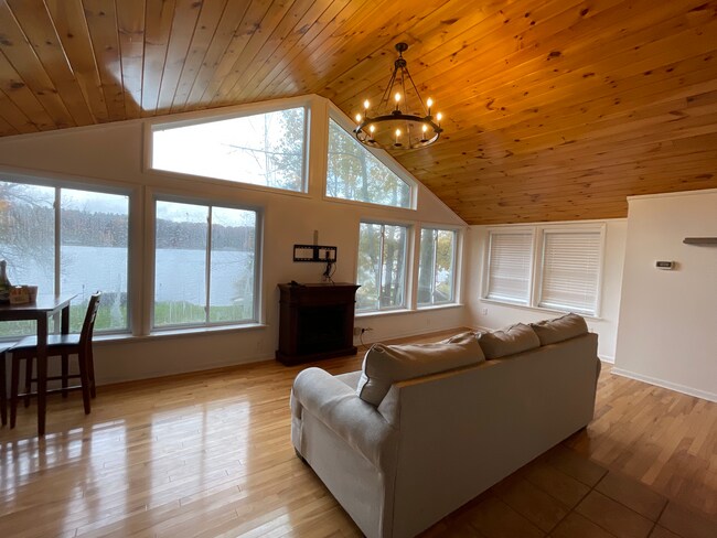 Foto del edificio - 319 Spring Rd