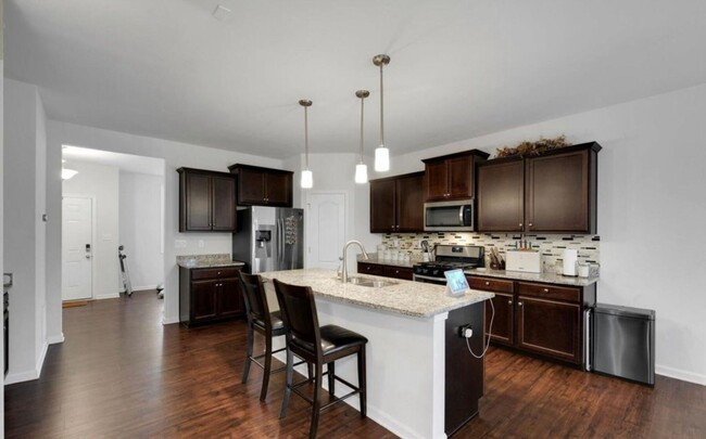 Building Photo - Spacious 4-Bedroom Home – Available Now!