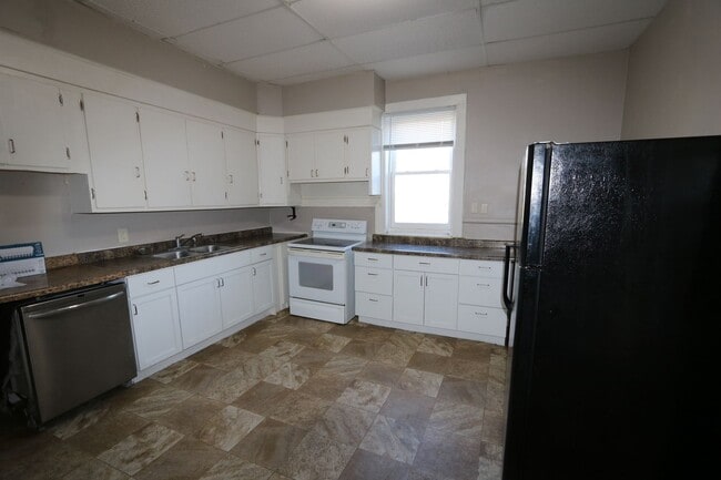 Building Photo - 539, 539 1/2 S 8th St, Burlington, IA 52601
