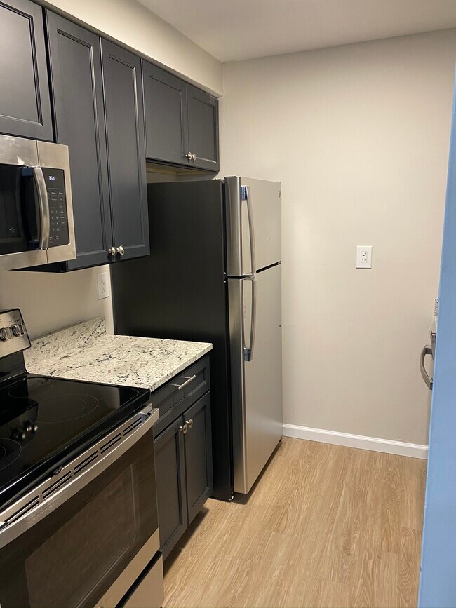 10 Meadows Dr Unit 1017, Milford, OH 45150 Room for Rent in Milford