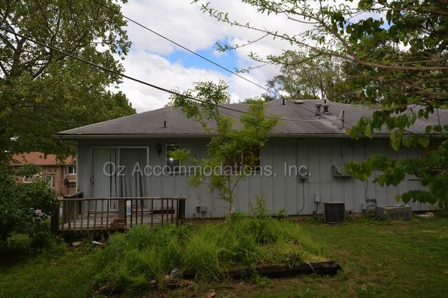 Building Photo - 618 S 75th Street, Kansas City, KS 66111