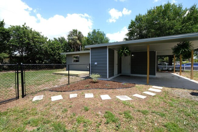 Building Photo - 4429 W Leila Ave
