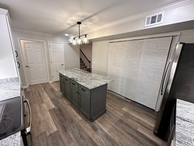 Building Photo - 813 Turkey Foot Ct