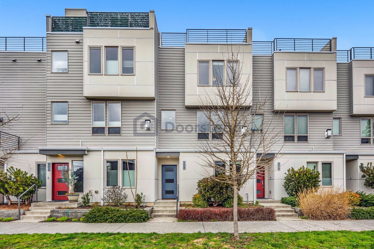 Primary Photo - 304 N 120th St