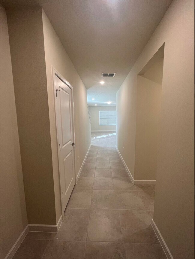 Foto del edificio - Modern 4BR + Loft in DeLand! Internet, Cable, & Lawn Care INCLUDED!