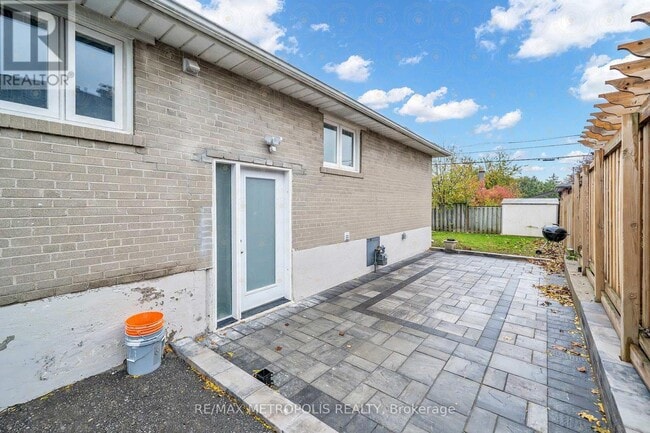 Building Photo - 1391 Garvolin Ave