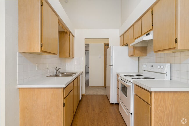 2BR, 2BA - 1,000SF - Kitchen - Mayfair Apartments