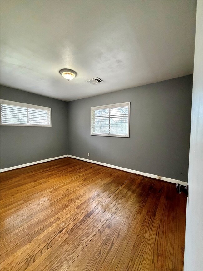 Building Photo - 118 Poinsettia St