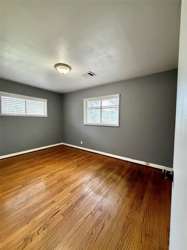 Foto del edificio - 118 Poinsettia St