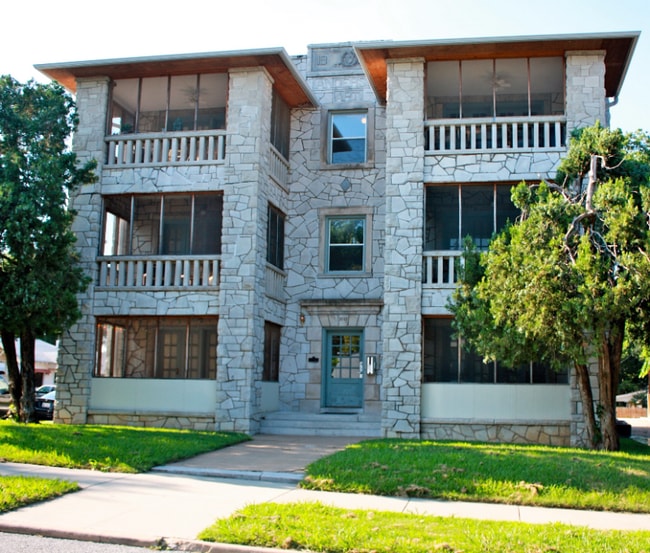 Building Photo - 2021 E 12th St