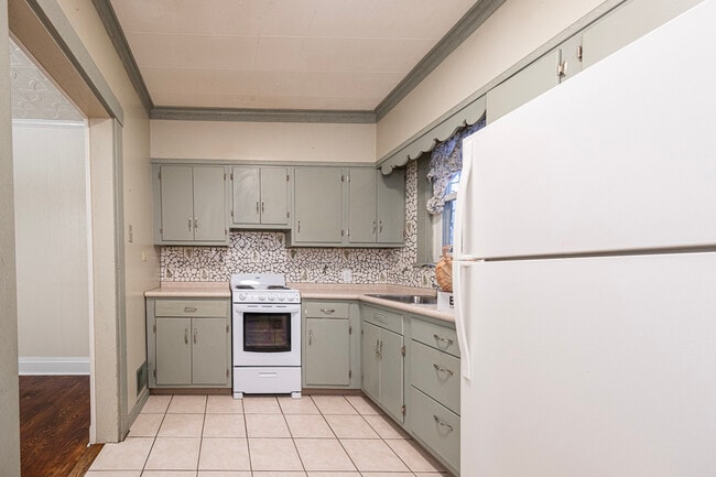 Building Photo - 373 New York Ave