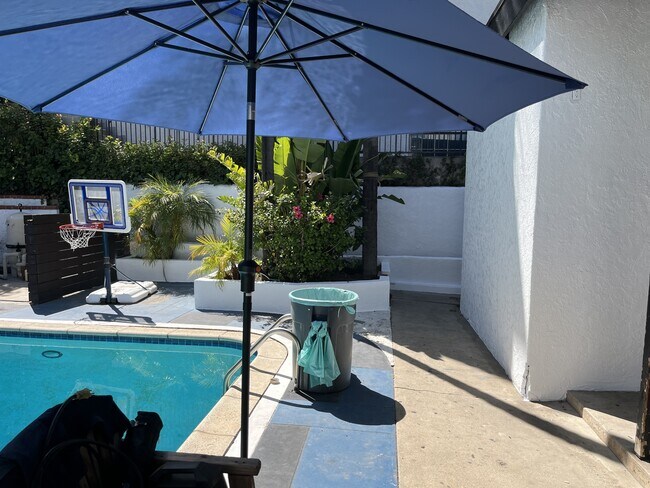 Foto del edificio - 547 Gayley Ave