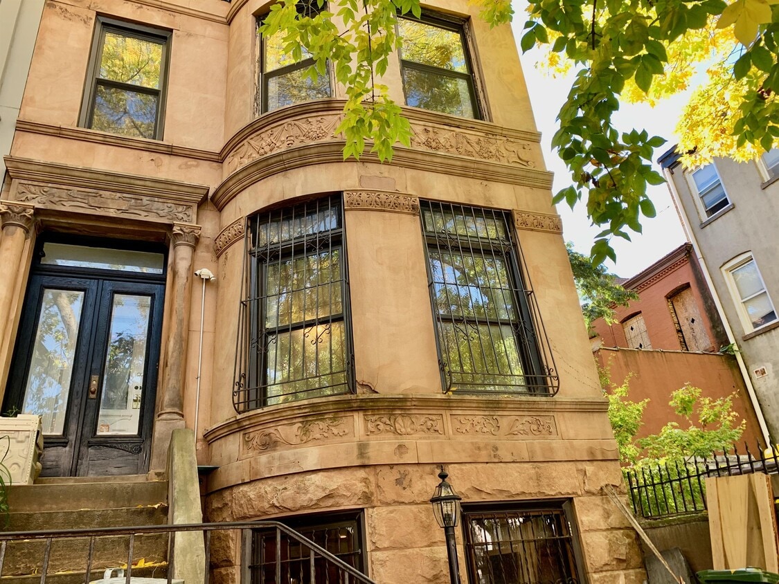 Building Photo - 1446 Dean St