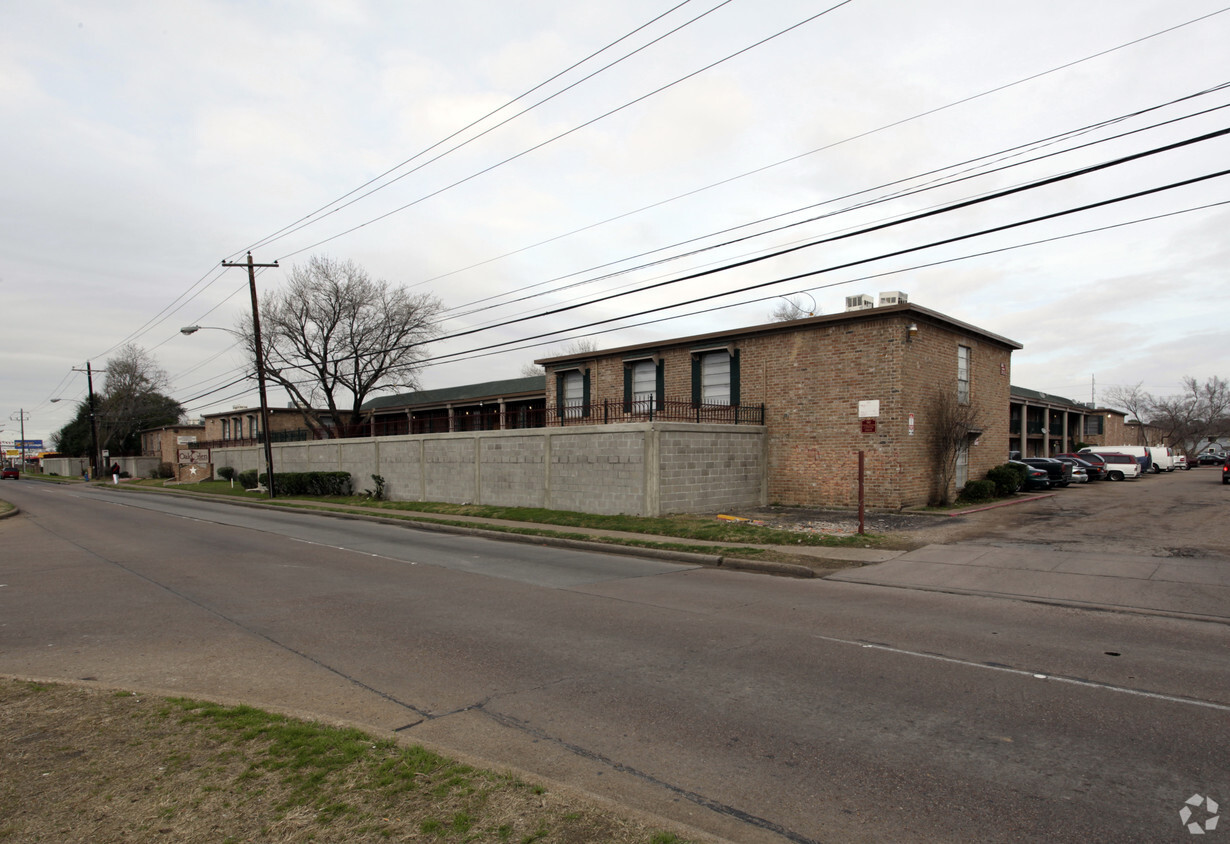 Primary Photo - Oak Glen Apartments