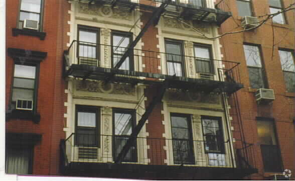 Building Photo - 437 W 48th St