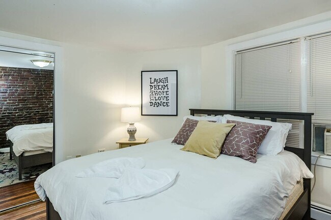 Foto del edificio - 74 Revere St