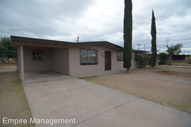 Building Photo - 3 br, 2 bath House - 3831 E Nebraska Strav...