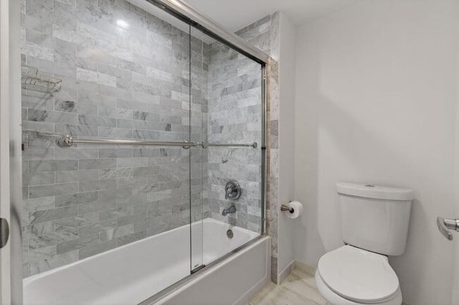 Building Photo - 8536 Casa del Lago