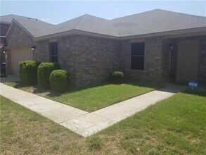 Building Photo - 1308 Divine Dr