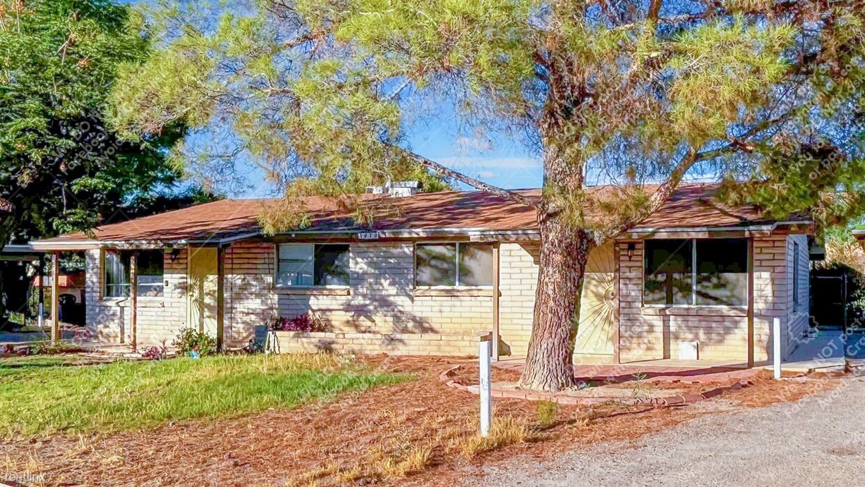 Building Photo - 2 br, 1 bath Duplex - 1970 W Amy Pl 1 1