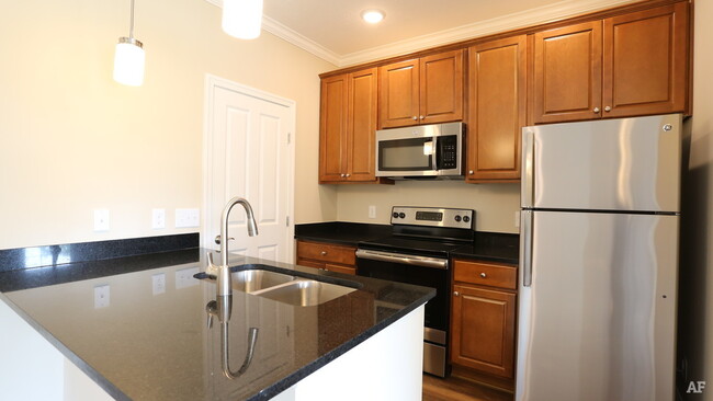 Deerfield Kitchen - Ashton Village Apartments LLC