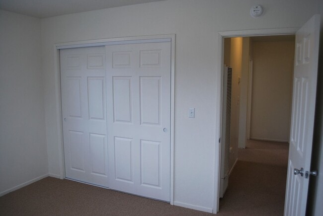 Building Photo - 822