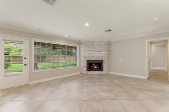 Building Photo - 402 Forest Lake Dr
