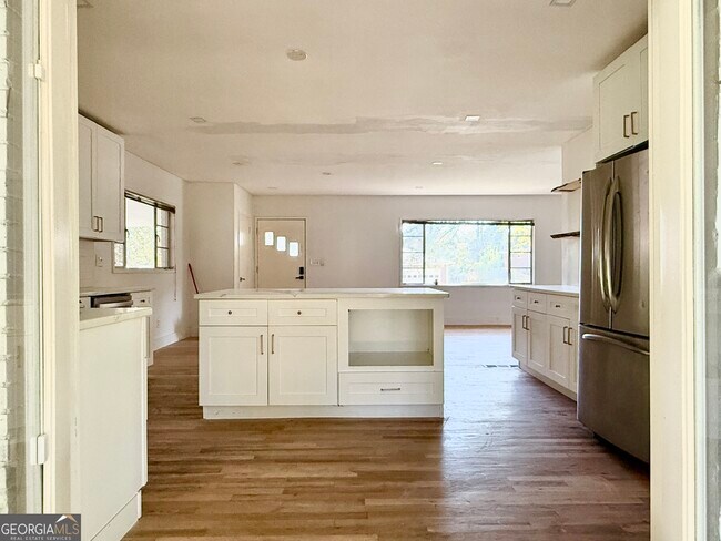 Foto del edificio - 2581 Farley St