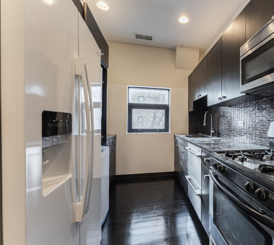 Foto principal - 206-2F W Division St