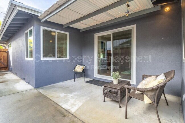 Foto del edificio - 582 Newton St