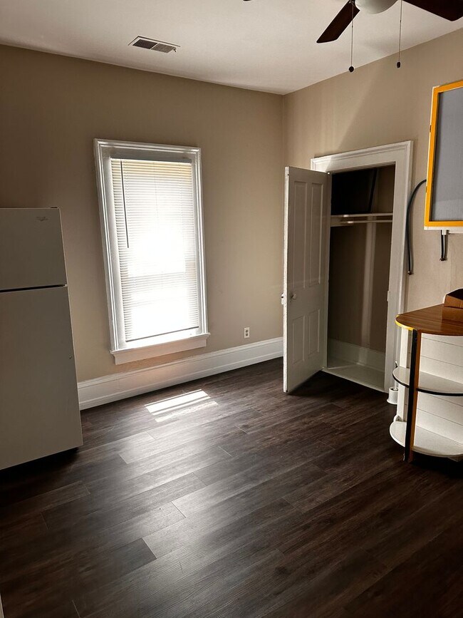 Foto del edificio - 239-241 South Maple