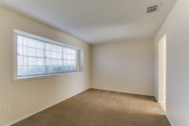 Building Photo - 5226 E Orem Dr