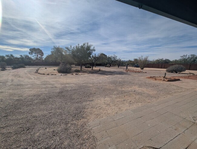 Foto del edificio - 4 Bedroom and 2 Bath Rental