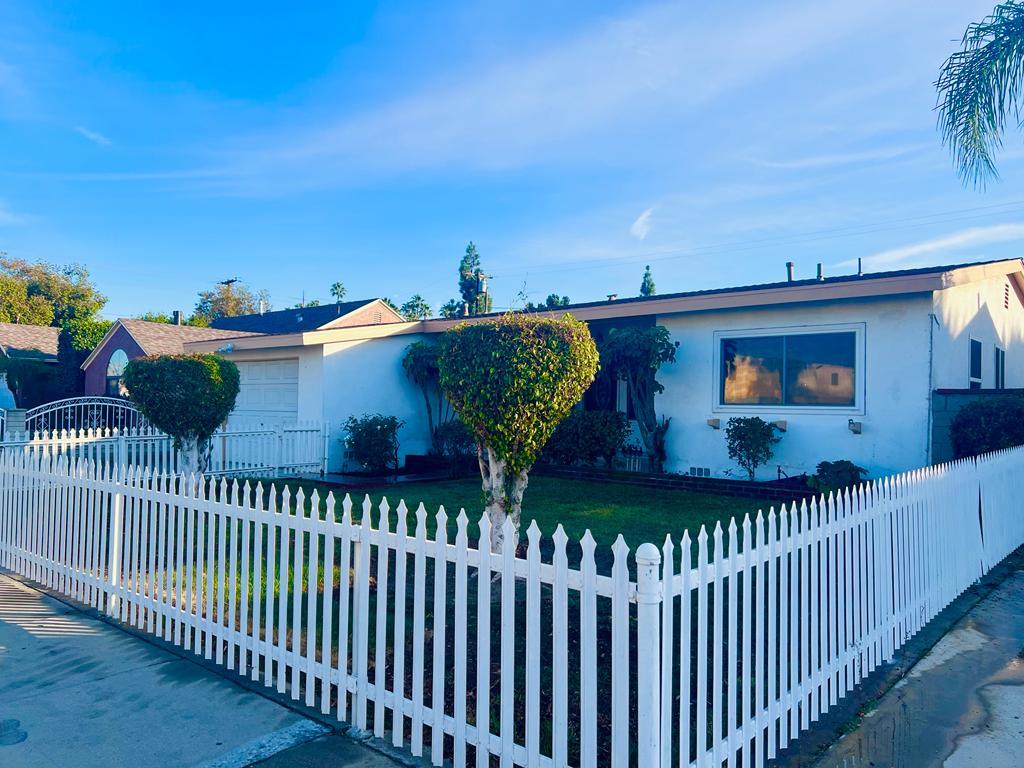 Front side view - 11732 Mapledale St