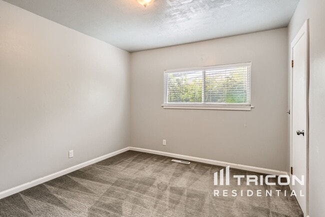 Building Photo - 6111 S 520 E