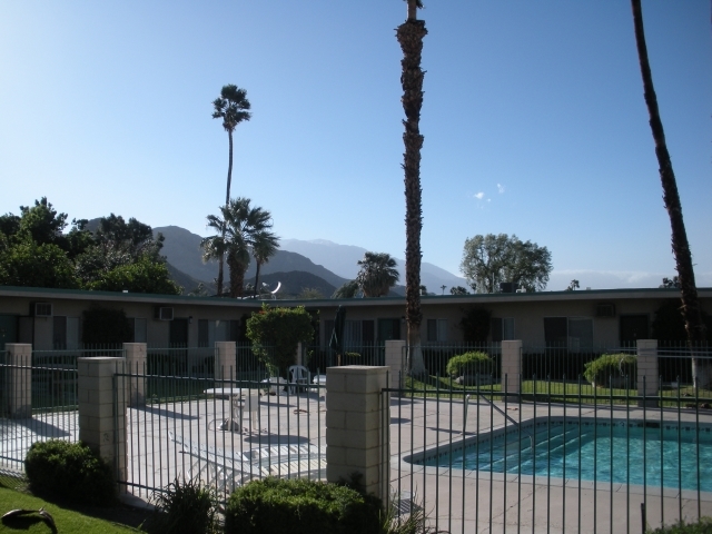 Piscina - Rancho Mirage Villa Apartments