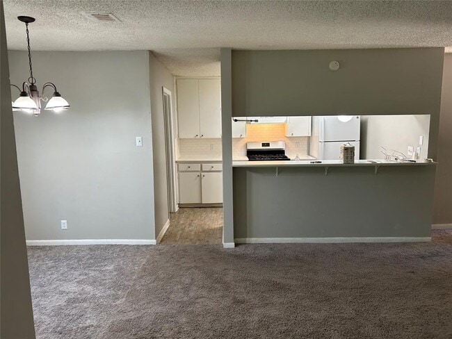 Building Photo - 1910 Westridge Dr