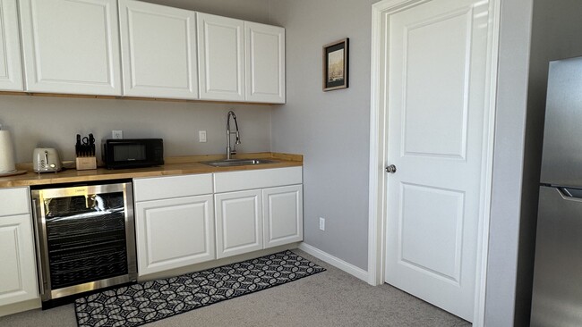 convenient kitchenette - 32914 Guinness Way