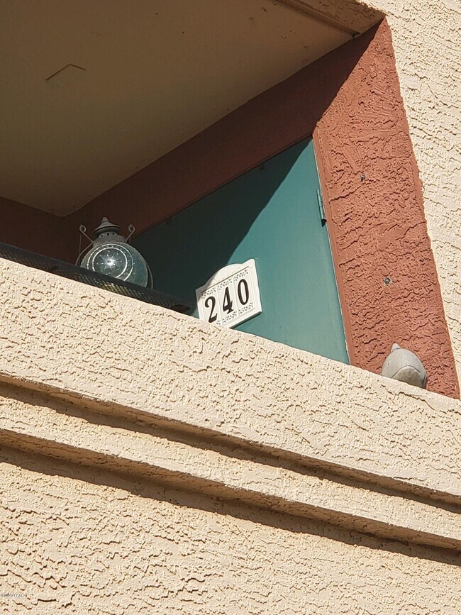 Foto del edificio - 1650 S Smoketree Ave